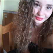 Laureata in Filologia Moderna impartisce lezioni nelle materie umanistiche, cercando di trovare il giusto metodo per ogni studente